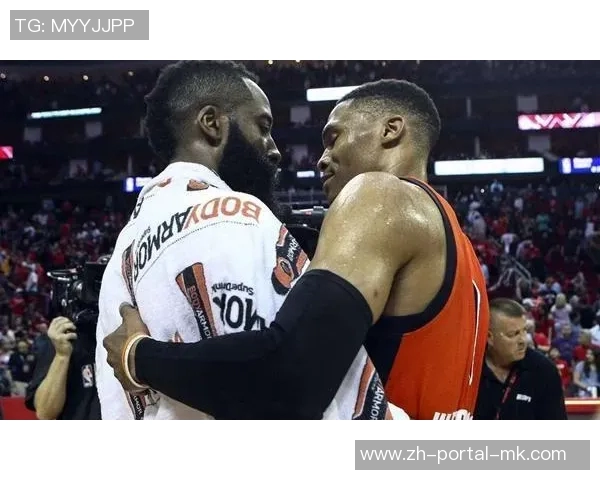 火箭队与雷霆队激战正酣NBA赛场精彩对决引发球迷热议 火箭队与雷霆队激战正酣NBA赛场精彩对决引发球迷热议